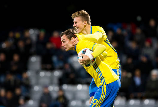 Sveriges Adrian Edqvist och Teddy Bergqvist jublar