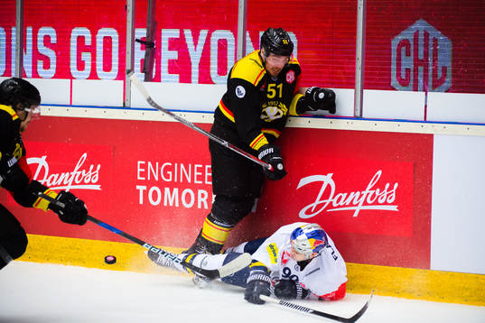 Marc Zanetti of Brynäs and Jerome Flaake of RB Munich