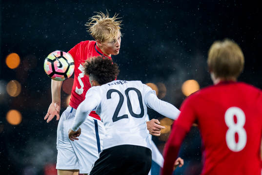 Andreas Hanche-Olsen of Norway and Thilo Kehrer of Germany