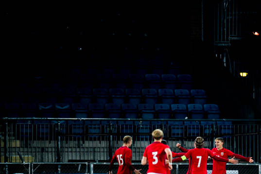 Martin Ødegaard of Norway celebrate 2-1