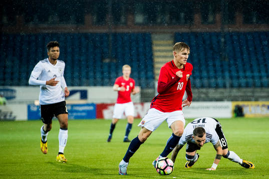 Martin Ødegaard of Norway and Marcel Hartel of Germany