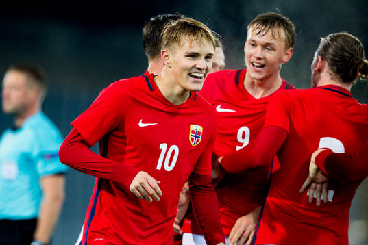 Bläddra bland fler bilder av Football, UEFA Euro Under-21 Qualifier, Norway - Germany