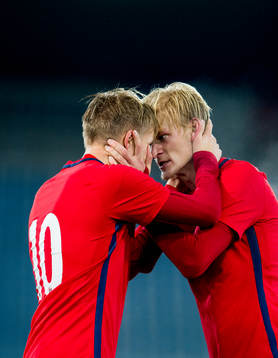 Morten Thorsby of Norway celebrates with teammate Martin