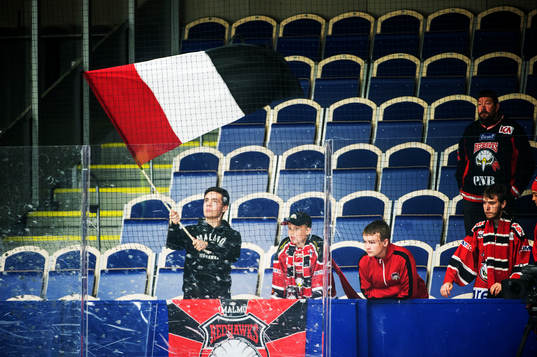 Young Malmö Redhawks supporters