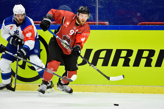 Michal Barinka of Comet Brnos and Frederik Storm of Malmö