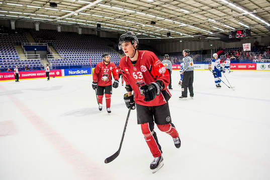 Fredrik Händemark of Malmö Redhawks  celebrates 3-0