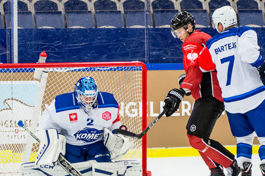 Robin Alvarez of Malmö Redhawks, Goalkeeper Lukas Dostal