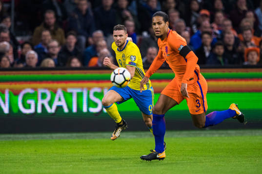 Sveriges Marcus Berg och Hollands Virgil Van Dijk