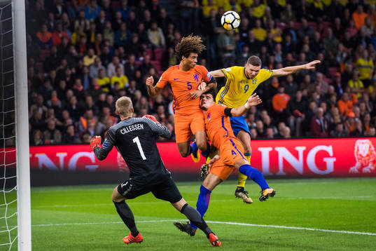 Hollands målvakt Jasper Cillessen, Joël Veltman och