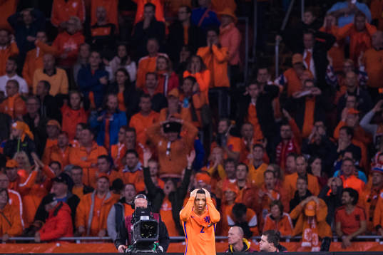 Hollands Kenny Tete deppar
