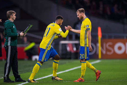 Sveriges Ola Toivonen byts ut mot Isaac Kiese Thelin