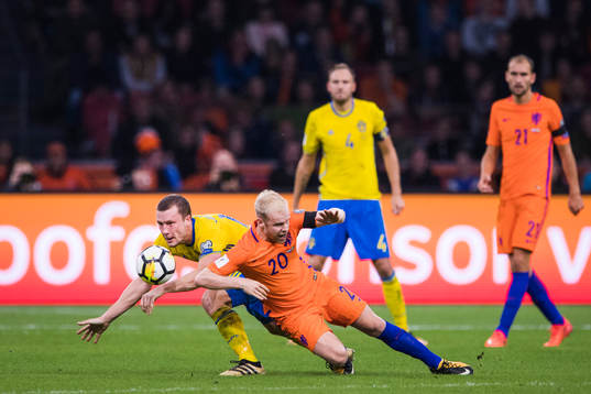 Sveriges Jakob Johansson och Hollands Davy Klaassen