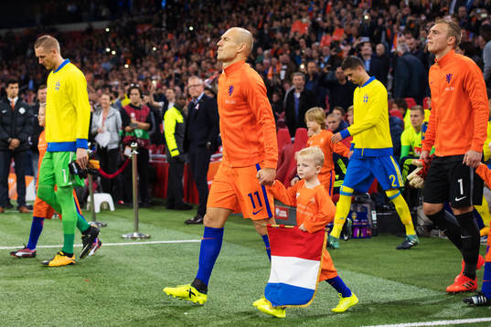 Hollands Arjen Robben gör entré till VM-kvalmatchen i