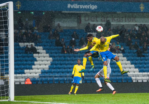 Sveriges Carlos Strandberg och Alexander Isak gör 3-0