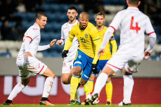 Sveriges Carlos Strandberg på framfart genom Maltas