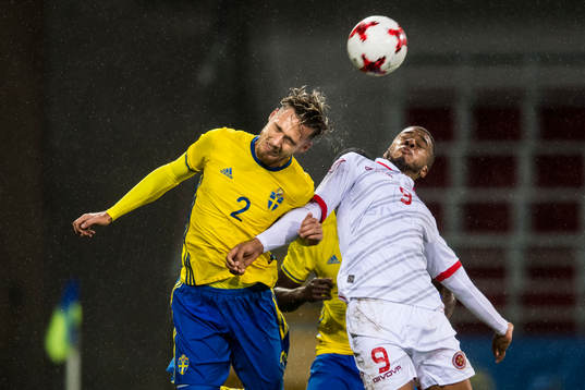 Sveriges Linus Wahlqvist och Maltas Kyrian Nwoko