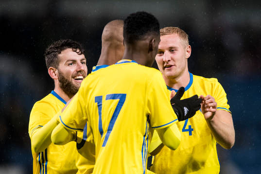 Sveriges Erdal Rakip och Franz Brorsson jublar med Carlos