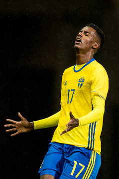 Sveriges Alexander Isak reagerar