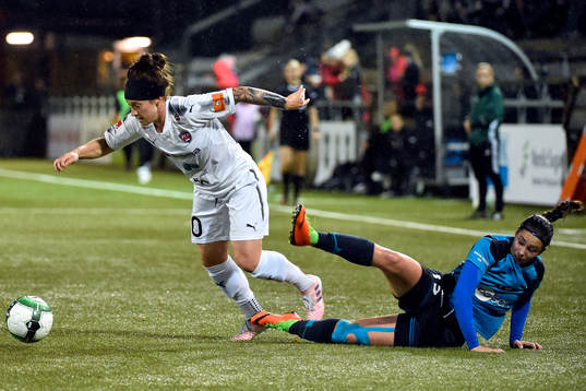 Rosengårds Ella Masar McLeod och Olimpia Clujs Melinda M.