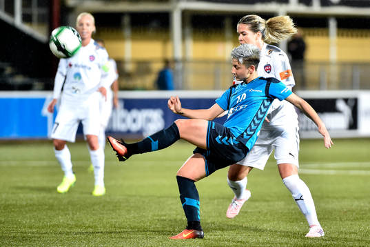 Olimpia Clujs Andreea Voicu och Rosengårds Hanna Folkesson