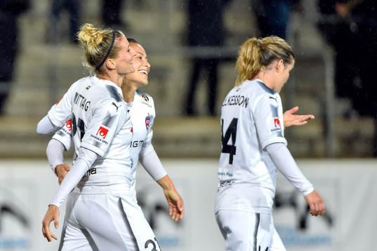 Rosengårds Anja Mittag jublar med lagkamrater