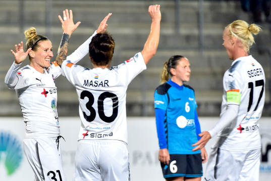 Rosengårds Anja Mittag jublar med lagkamrater