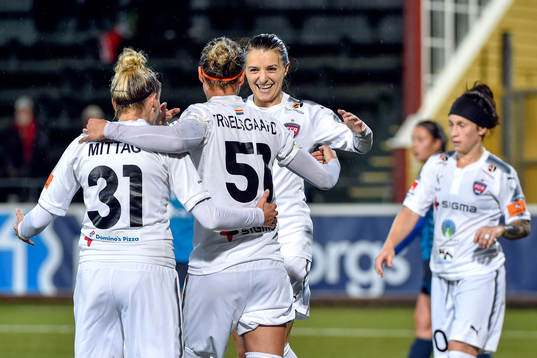 Rosengårds Iva Landeka jublar med lagkamrater