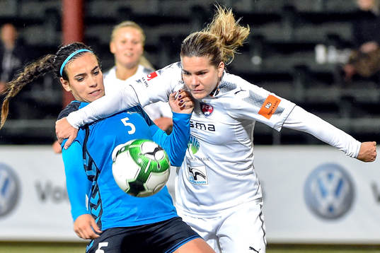 Olimpia Clujs Teodora Meluta och Rosengårds Hanna Folkesson