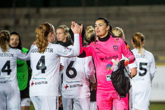 Rosengårds Glodis Perla Viggosdottir och målvakt Zecira