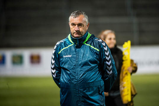 Olimpia Clujs tränare Mirel Albon deppar