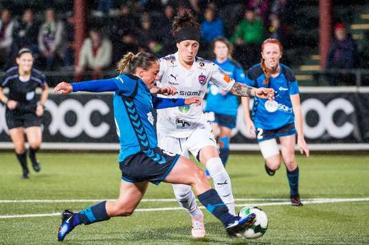 Olimpia Clujs Adina Giurgiu mot Rosengårds Ella Masar