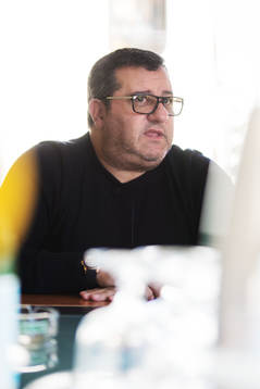 Spelaragenten Mino Raiola som företräder ett stort antal