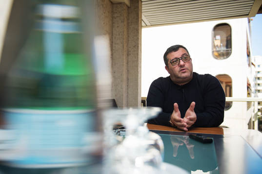 Spelaragenten Mino Raiola som företräder ett stort antal