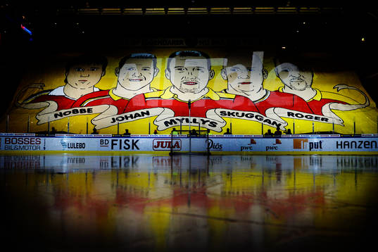 Luleås supportrar med ett tifo