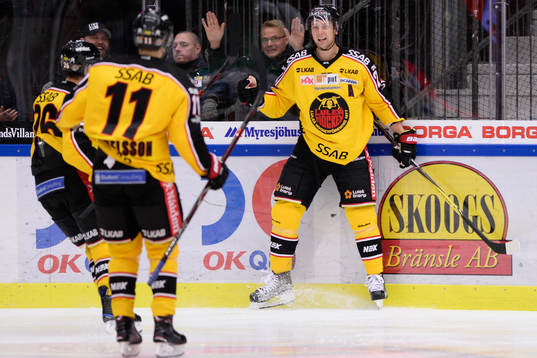 Luleås Johan Harju jublar