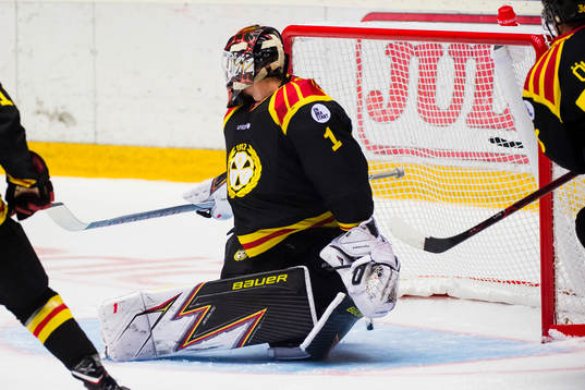 Brynäs målvakt Felix Sandström har inte kontroll på