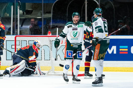 Färjestads Per Åslund jublar