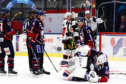 Malmö Redhawks Frederik Storm gör 1-1-kvitteringen och