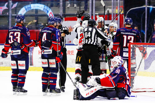 Malmö Redhawks Frederik Storm gör 1-1-kvitteringen och
