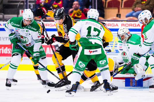 Rögles Alen Bibic (tv) och Luleås Emil Larsson
