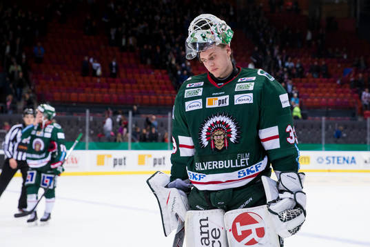 Frölundas målvakt Johan Mattsson deppar