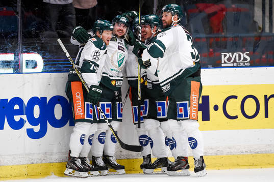 Färjestads Jens Westin utökar till 2-3 och jublar med