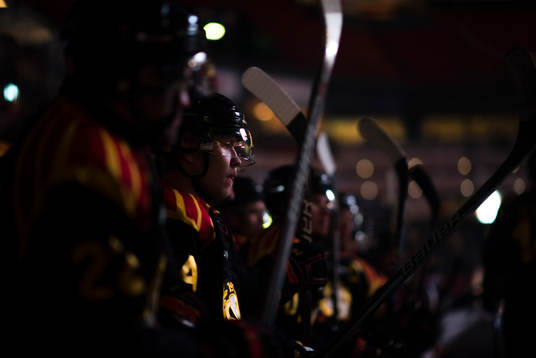 Brynäs Henrik Larsson före  ishockeymatchen i SHL mellan