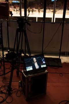 Cmores Lena Sundqvist på en skärm