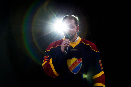 Djurgårdens Nichlas Falk talar