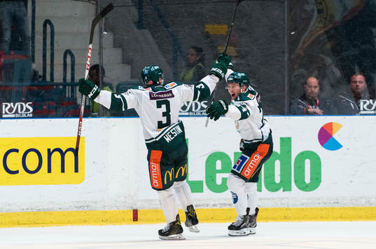 Färjestads Jens Westin jublar