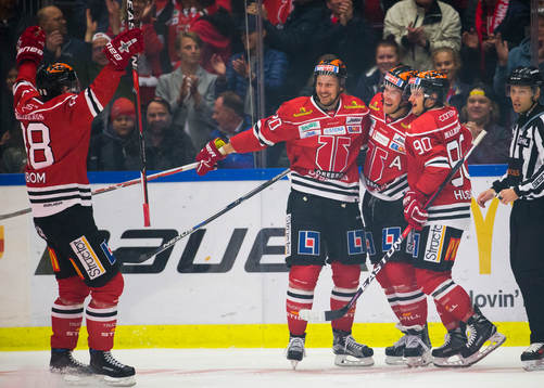 Örebros Joakim Andersson gör 1-0 och jublar