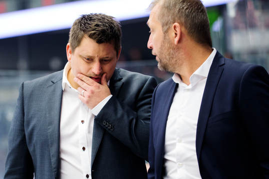 Moras tränare Mattias Karlin deppar
