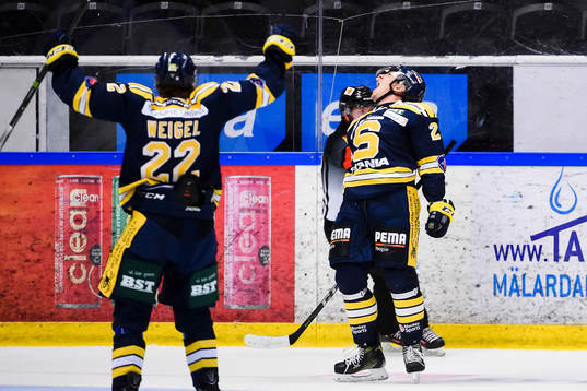 Södertäljes Jonas Liwing jublar