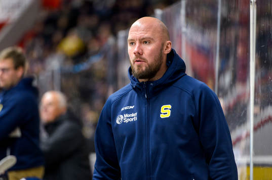 Södertäljes Nicklas Grossmann i båset